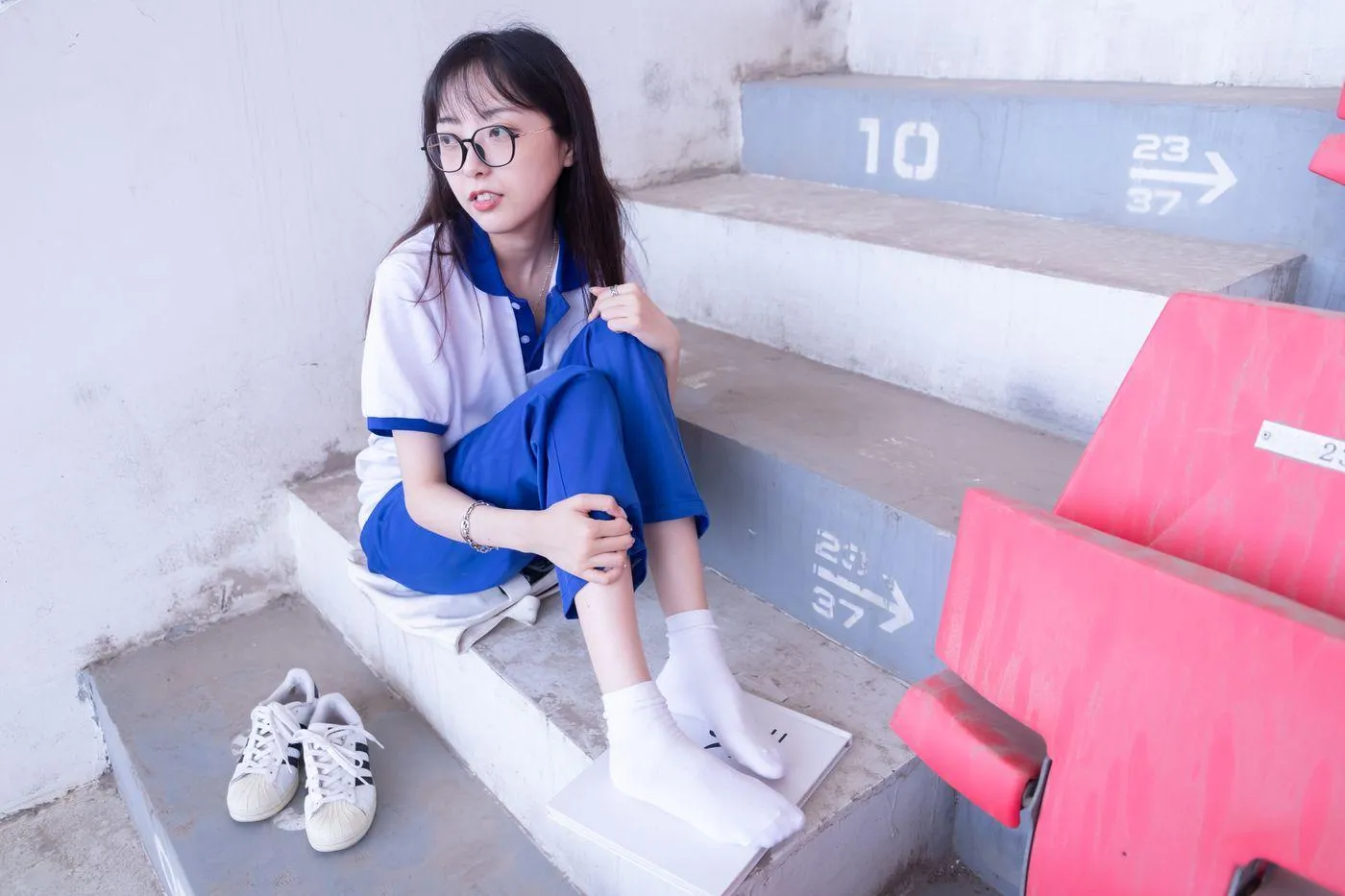 [BoBoSocks袜啵啵]NO.002 稚予-校服、贝壳头、白棉袜、裸足 [139P]插图9